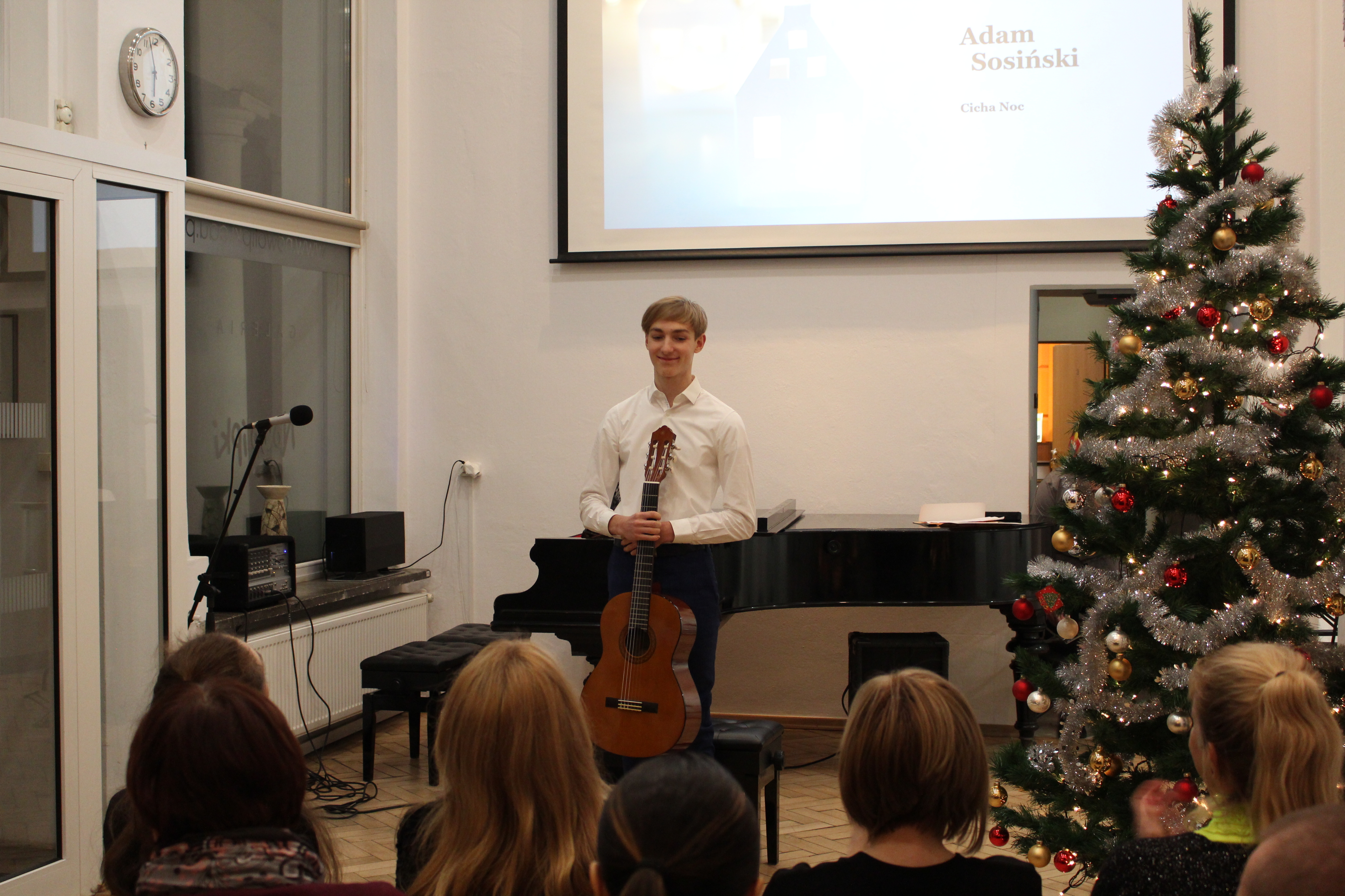 Adam Sosiński na gitarze