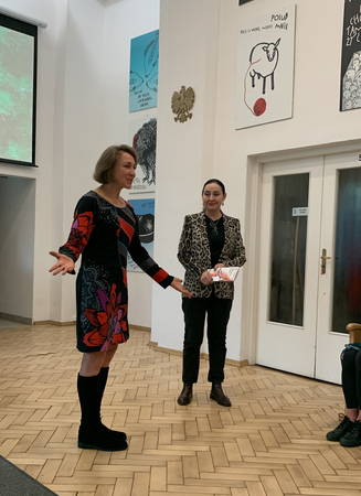 Kuratorka wystawy - Agata Cygańska oraz dyrektor Dorota Wielkosielec